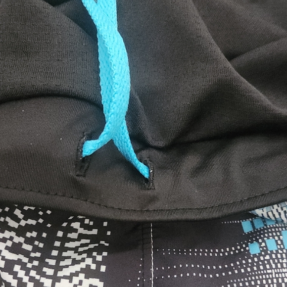 Under Armour Blue and Black Athletic Shorts with Dynamic Design Size Large - Picture 3 of 3